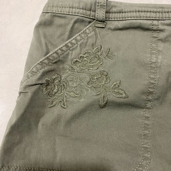 mini skirt - Picture 2 of 5